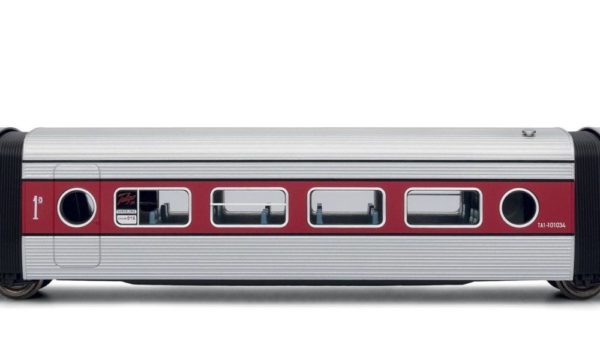 Electrotren E3343 RENFE Talgo III 1st Class Intermediate Car