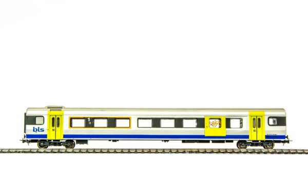 Liliput L388994 BLS NINA 1st Class Baggage and Passenger Car