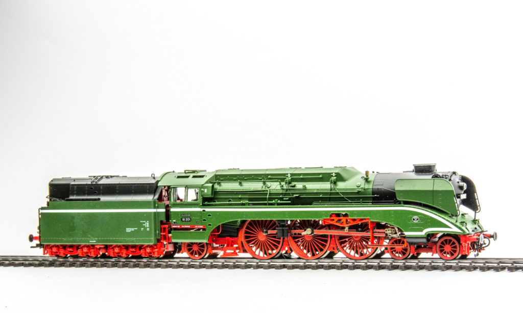 Roco 69201 Class 18 Steam Locomotive